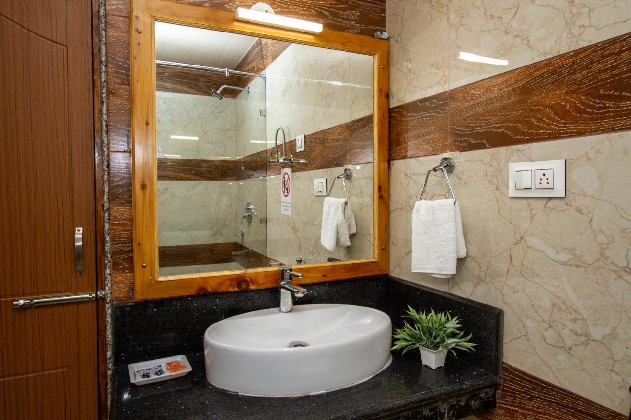 Vaibhav Regency Hotel Manali  Exterior photo